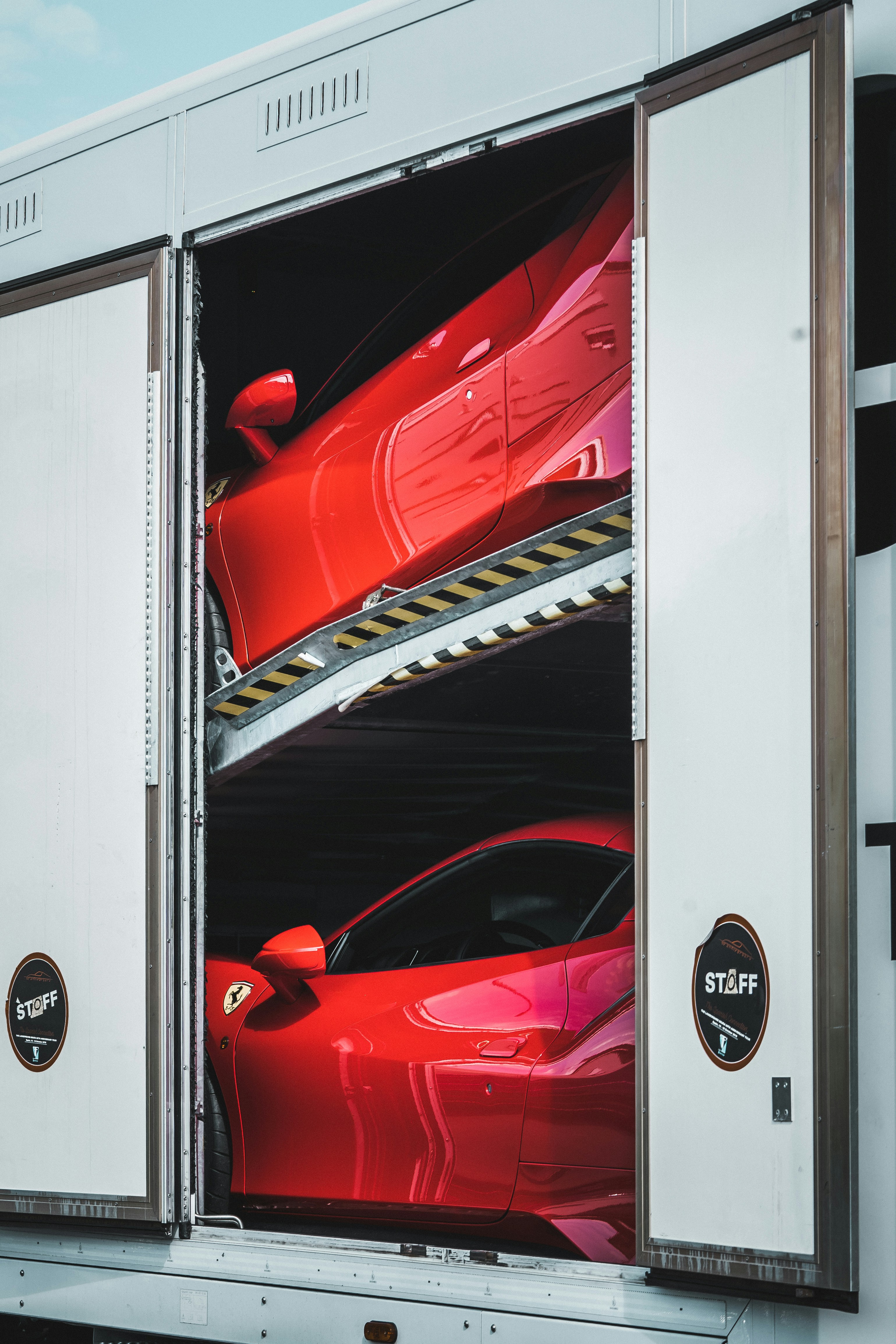 Open vs. Enclosed Auto Transport in Seattle